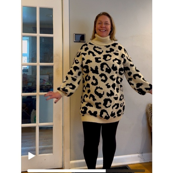 Blue B Oversized Cream Black Animal Print Turtleneck Sweater sz Medium Large - Picture 12 of 12
